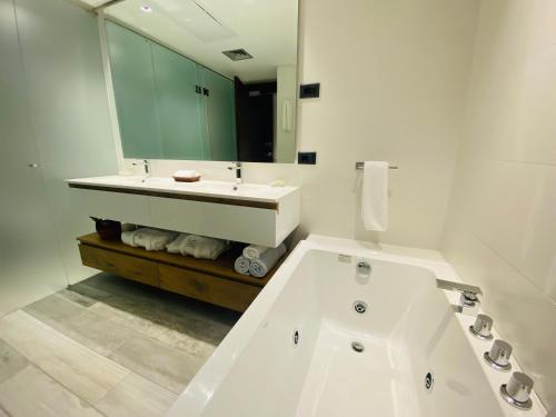 338690246 La Capilla - Punta del Este