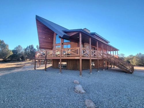 Copper Rock Ridge- Luxury, Pool Table, Hot Tub between Zion and Bryce