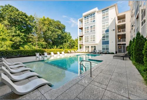 2bd 2ba Luxurious midtown getaway