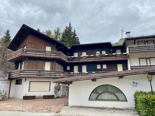  All Seasons Apartment JOK, Unterkunft in Cesuna