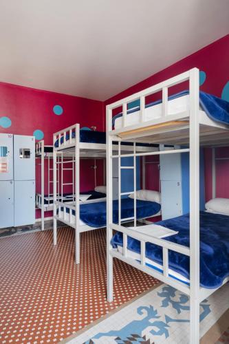Posto Letto in Dormitorio con 10 Letti