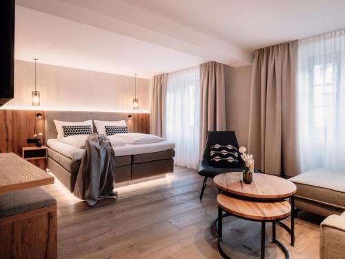 1 king bed, 1 bunk bed