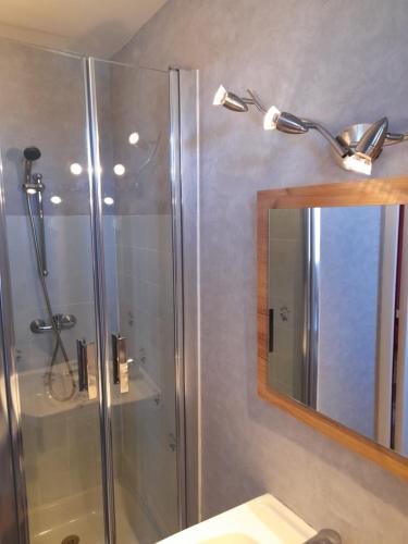 Logis Au Puits Enchante in Saint-Martin-en-Bresse