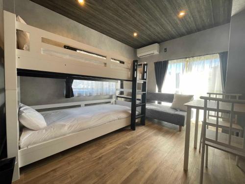 Camera tripla, bagno in comune