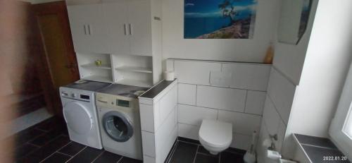Bathroom, Apartment O2 - Gehobene 4-Zimmer Wohnung 145qm fur 1-5 Personen 2x DZ 1x SC in Grafenwöhr