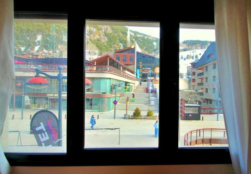 Areny, Canillo centro, en frente del telecabina de Grandvalira in Canillo