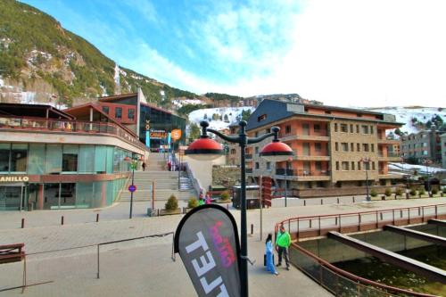 Areny, Canillo centro, en frente del telecabina de Grandvalira in Canillo