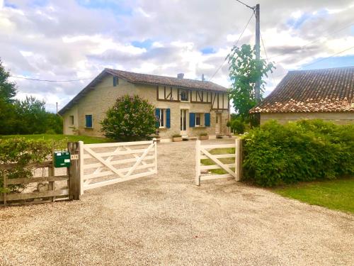 Domaine de la Dourdène gîte à louer La Souque