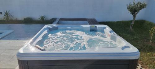 Villa Family and Friends private heated pool with jacuzzi