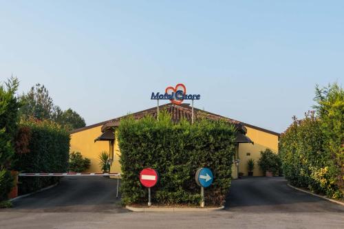 Entrance, Motel Cuore Gadesco - Hotel - Cremona in Gadesco-Pieve Delmona