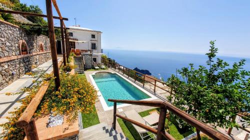 Villa Sunrise. Pool and seaview in Amalfi Coast