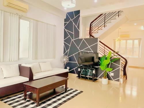 The Black and White Garden Villa in Vung Tau