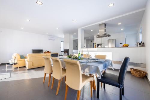 Villa Cieluna in Monte Canelas