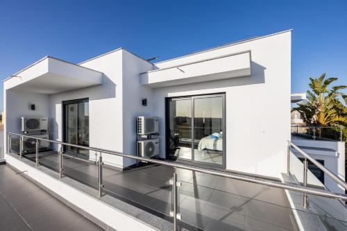 Villa Cieluna in Monte Canelas