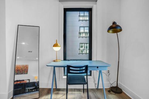 NEW! Vibrant Large Studio Dwntwn 18 Mins to NYC in Newark, USA