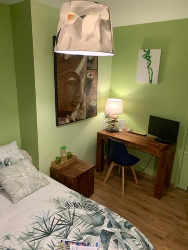 Lyon City Home's Bed & Breakfast - image 14