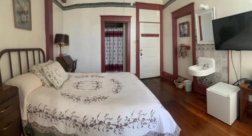 1 queen bed