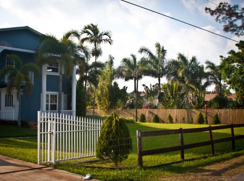 Vista exterior, Homestay Weston Ranches in Weston