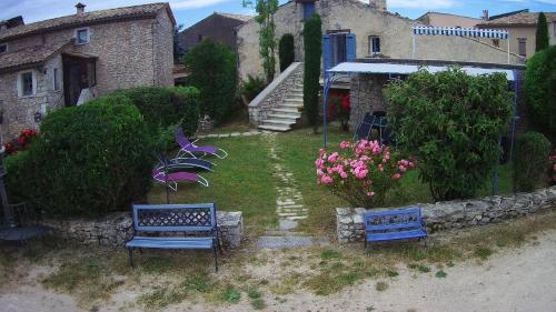 Gîte de caractère au pied du Mont Ventoux avec piscine couverte