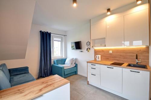 1 twin bed, 1 sofa bed