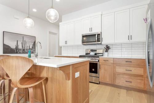 Villa 11 - 4 Bedroom ! Game Room! YEAR ROUND HEATED POOL & HOT TUB!