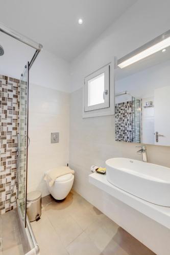 Maki's Place Room Type - Classic Triple Room