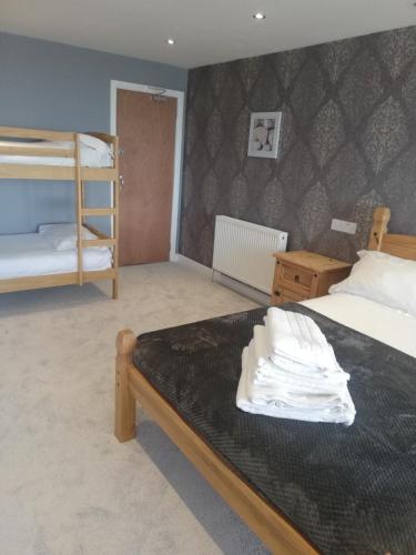 Camelot Seafront Hotel - image 2