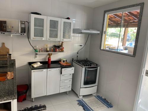 virtuve, Lindo Loft completo perto de cachoeira in Guapimirim
