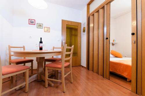 Two-Bedroom Apartment with Terrace room in MG Ravlic Apartments
