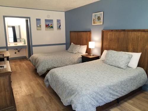 2 double beds