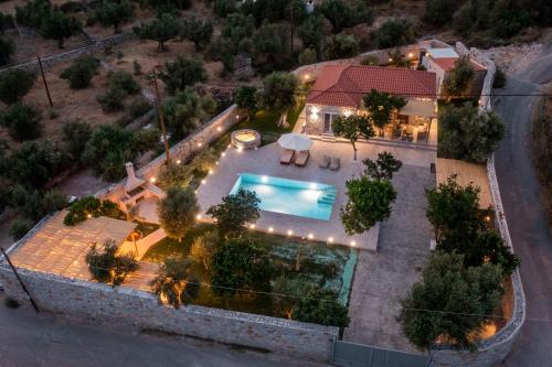 Mani Luxury Villa with Private Pool gîte à louer Khalíkia