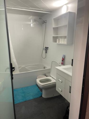 Shower, Scenic Family Apt 1 in Al Mohammadi