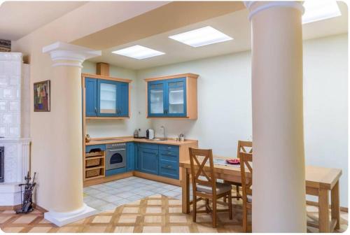 Authentic XVIII century Old Town Apartment