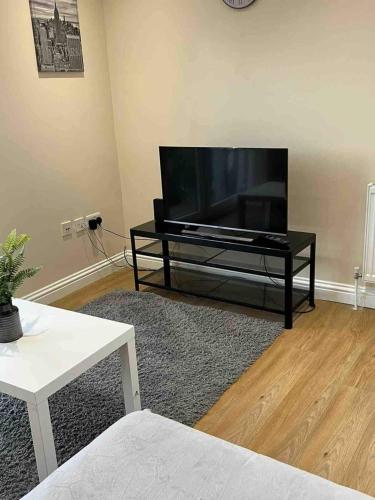 Holiday Flat near to London Heathrow and Windsor