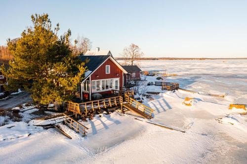 Rantakari Cottage