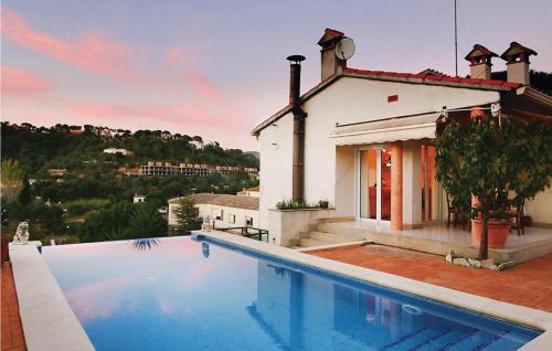 Stunning home in Calonge with 4 Bedrooms, WiFi and Outdoor swimming pool
