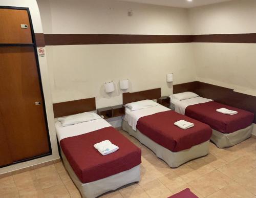 4 twin beds