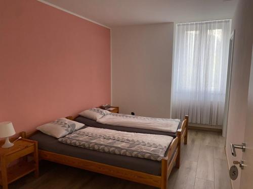 2 twin beds