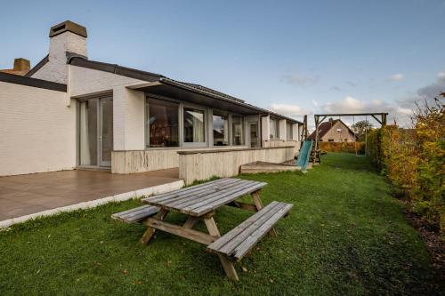 Kert, Flanders Fields Cottage in Alveringem