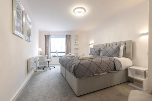 Picture of Royal White Swan ,1 Bed Apartament In Southampton Ocean Village