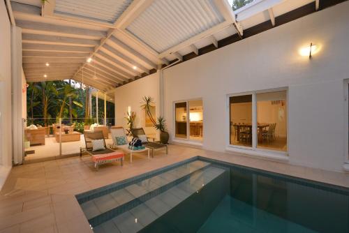 Five-Bedroom House room in Pavilions in the Palms Heated Pool Short Path To Beach Five Bedrooms Sleeps 14
