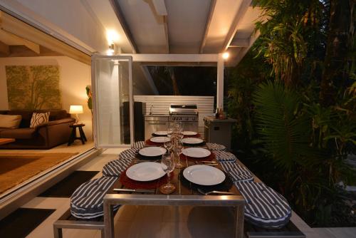 Pavilions in the Palms Heated Pool Short Path To Beach Five Bedrooms Sleeps 14