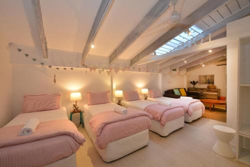 Pavilions in the Palms Heated Pool Short Path To Beach Five Bedrooms Sleeps 14 - image 2