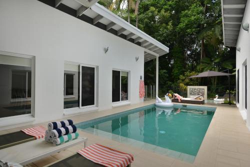 Five-Bedroom House image 10
