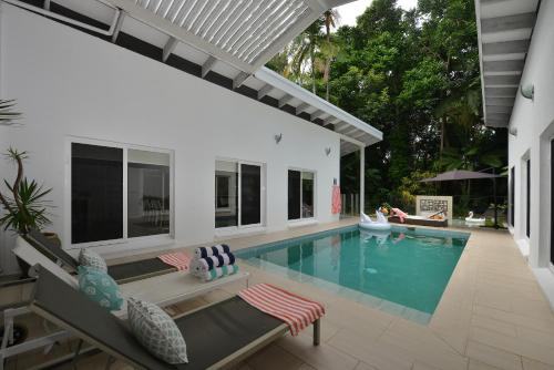 Five-Bedroom House image 6