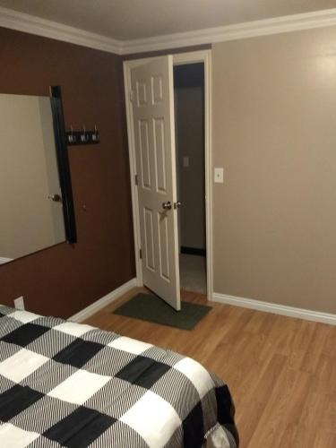 Curt's cozy room rentals Room Type - Deluxe Double Room