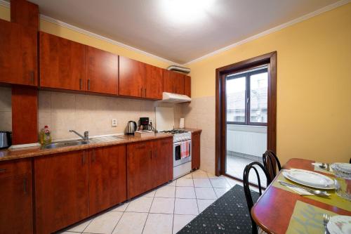 Cocina, Lilla Apartments in Odorheiu Secuiesc