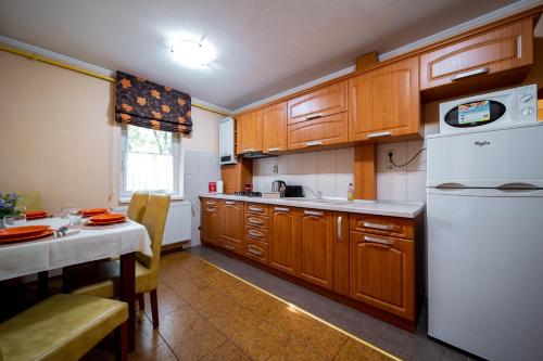 Cocina, Lilla Apartments in Odorheiu Secuiesc