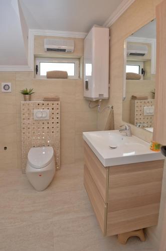 Alex Apartments - image 13