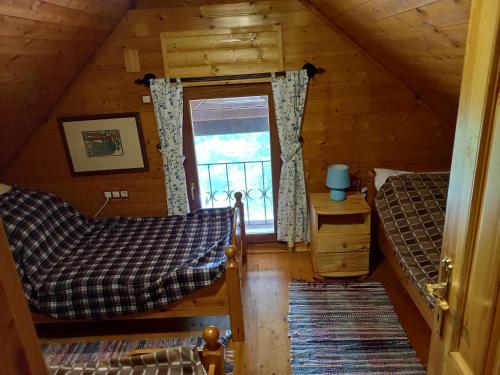 2 bedrooms, 7 beds